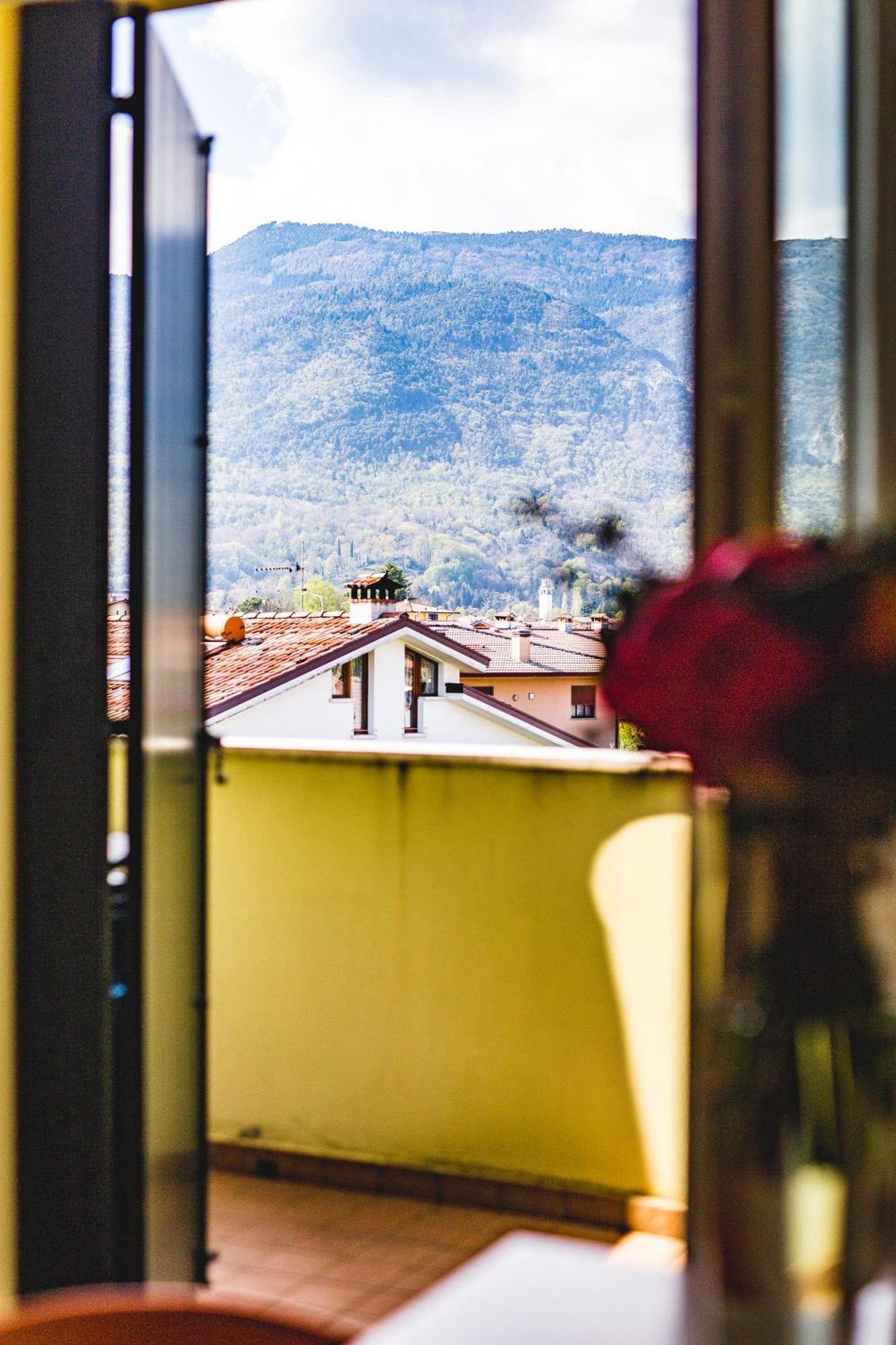 Appartamento Borgo Peschiere Maniago Exteriér fotografie